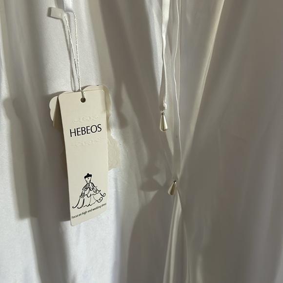 Wedding dress, silk white dress. - Picture 9 of 10